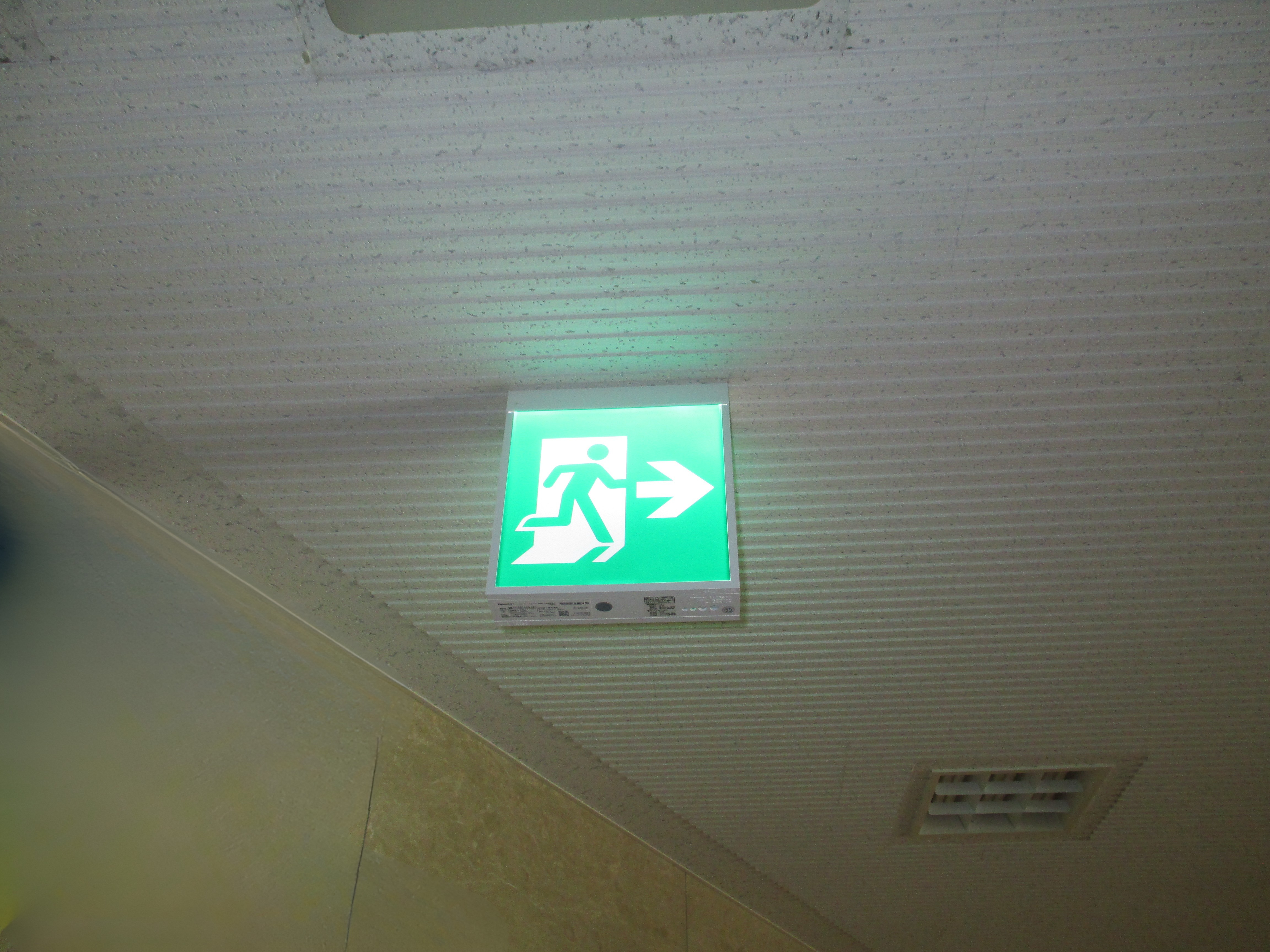 誘導灯リニューアル工事 サムネイル 3